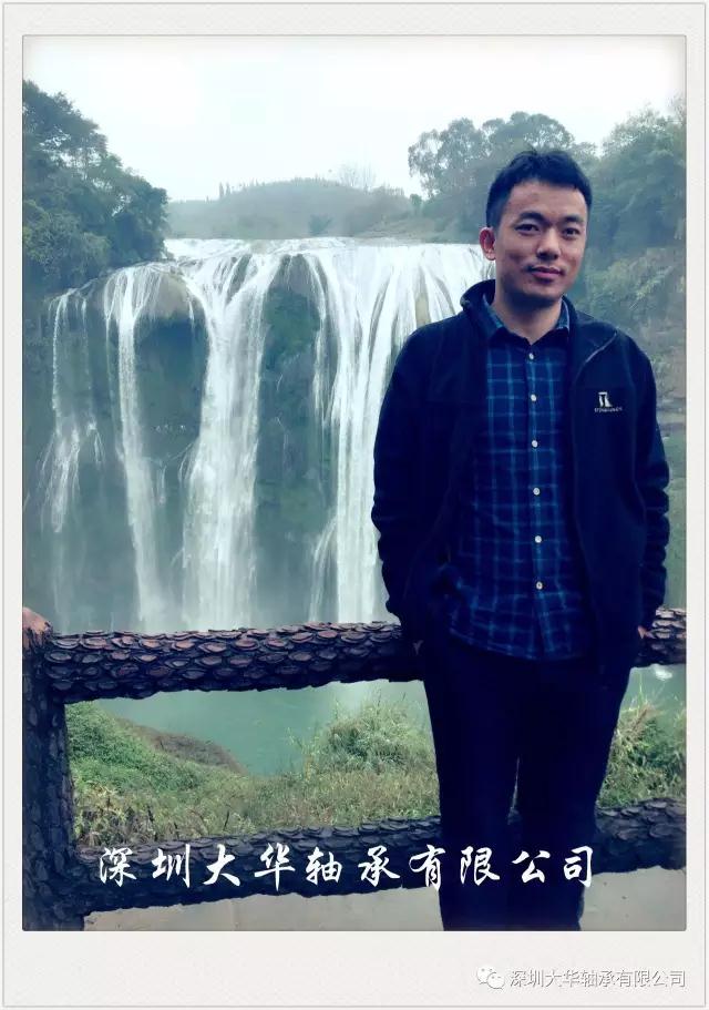 來一張浦經(jīng)理的特寫，有沒有長得很像李彥宏？
